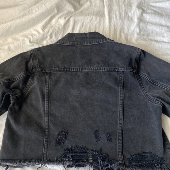 Black distressed cropped denim jacket - Picture 4 of 5